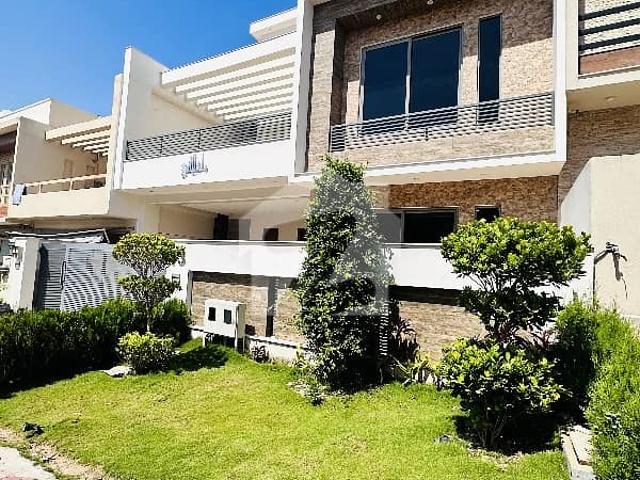 Brand New Ten Marla House With Modern Elevation Design