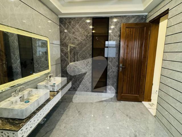 Brand New Triple Storey House Available For Sale
