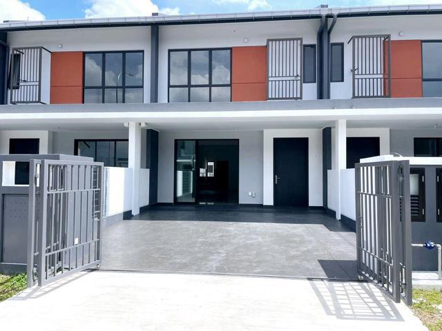BRAND NEW UNIT2 Storey CASIRA Doorstep to Lake Near Wetland BBR KLAN