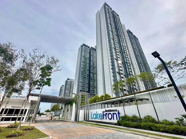 Brand New Unit With Lake View Sanderling Residence Cyberjaya