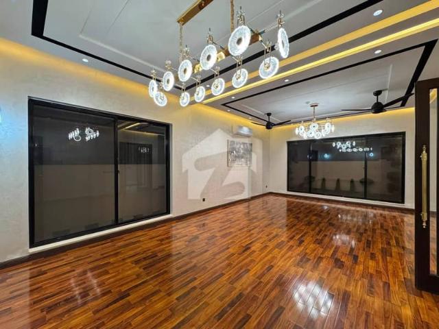 Brand new ultra luxury 500 sq yd bungalow for sale khayaban e zulfiqar, dha phase 8, zone a, karachi