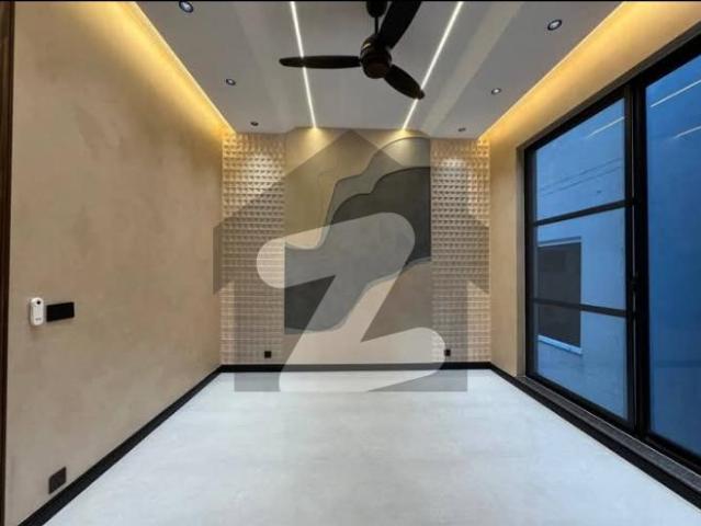 Brand New Ultra Modern House Available For Sale DHA 11 Rahbar