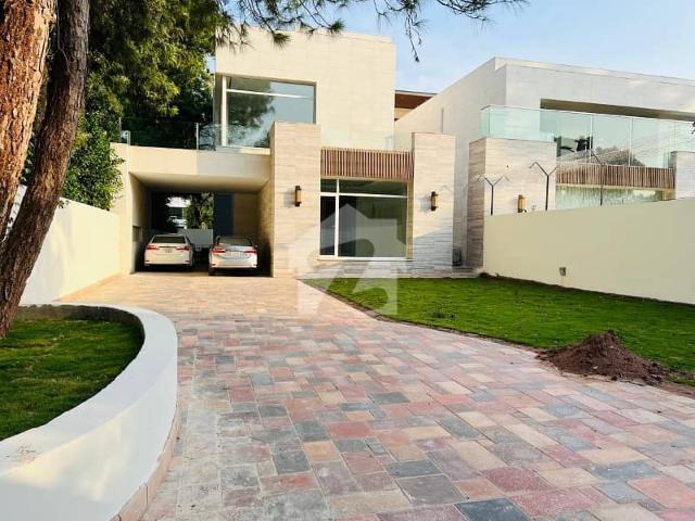 Brand New Ultra Modern House For Rent On Prime Location With Big Basement