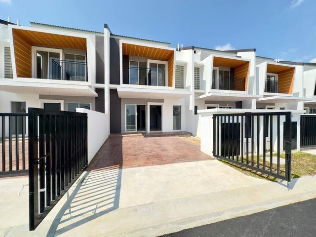 FACING OPENBRAND NEWMURAH2 Storey Dua Ruby Parkhomes Dengkil