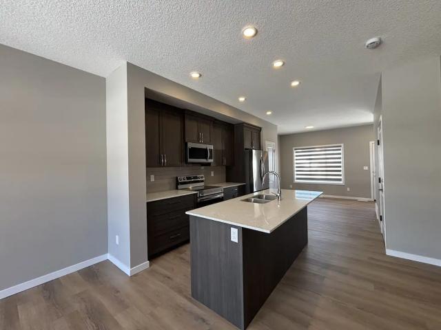 BrandNew lovely 3 bedrooms house in the heart of Edgemont