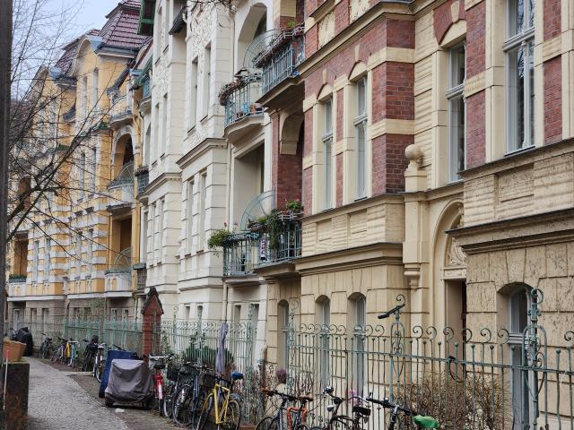 Brandenburger Vorstadt Vermietete 2 Zimmer Altbauwohnung zum Kauf