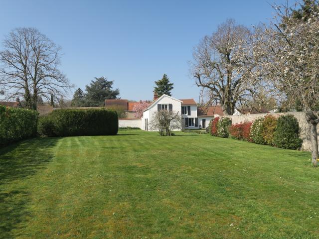 BREVAL 78980 à 7 kms 78 Maison F4 de 130 m2 habitables sur terrain de 1810 m2 clos au calme sans vis à vis