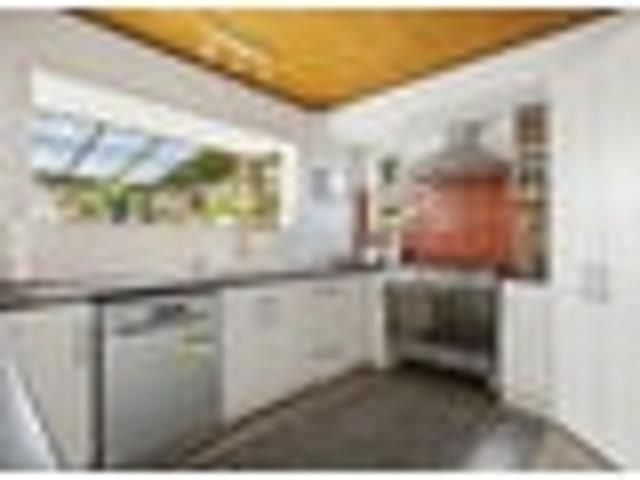 Breathtaking Country Bliss on Expansive Grounds