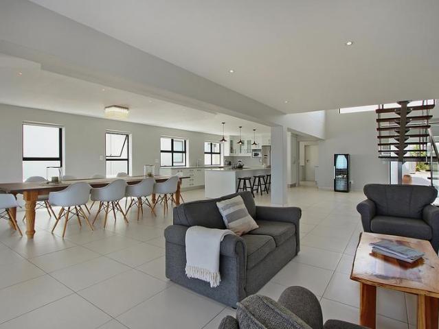 Breath taking ocean views combined with absolute luxury living!