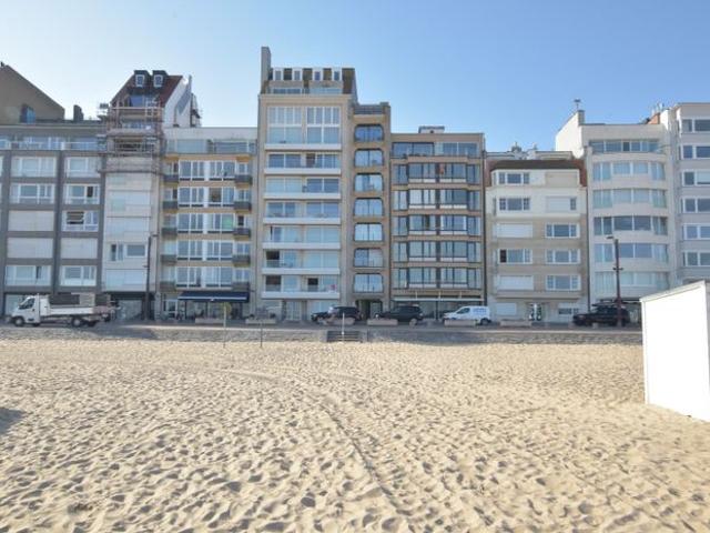 Zeedijk Zoute appartement met frontaal zeezicht en 3 rui