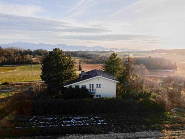 BREMBLENS – Haus mit Blick auf den See und die Berge