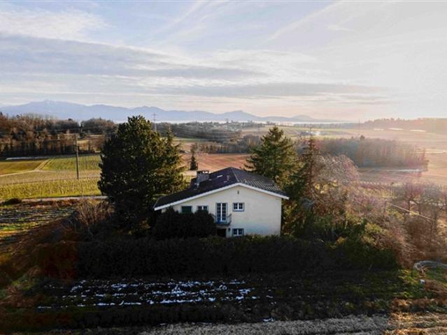 BREMBLENS – Haus mit Blick auf den See und die Berge