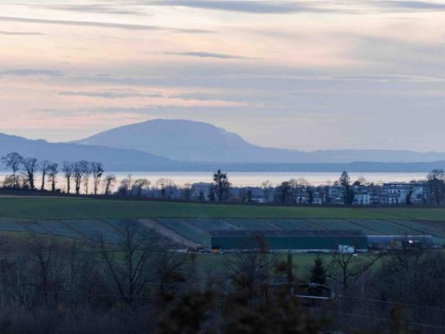 BREMBLENS – Haus mit Blick auf den See und die Berge