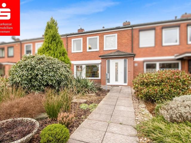 Bremen Grolland: Gepflegtes Reihenmittelhaus mit überdachter Terrasse und Garage
