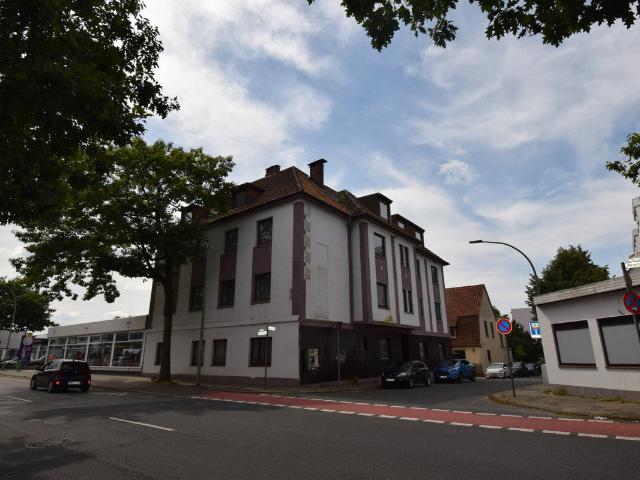 Bremerhaven Wulsdorf / Gebäudeensemble mit zwei Mehrfamilienhäusern und Parkplatz