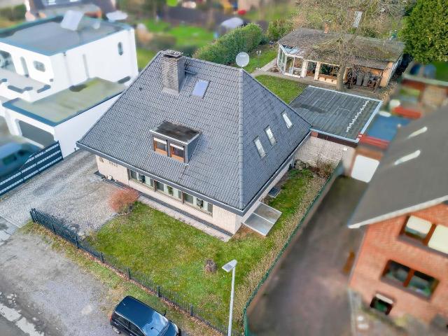 Bremerhaven Speckenbüttel / Großzügiges Anwesen mit zwei Häusern, Pool & Sauna
