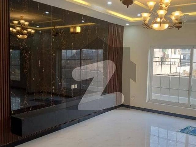 Brend new grond portion for rent