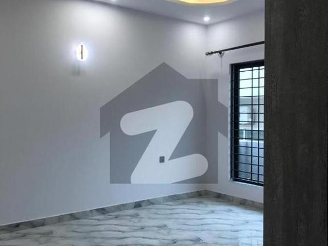 Brend new upper portion for rent d 12