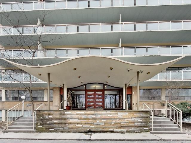 Brentwood Towers Studio Apartment for Rent at 23 Lascelles Blvd, Toronto, ON M4V 2B9 Deer Park