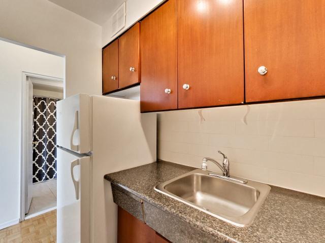 Brentwood Towers Studio Apartment for Rent at 23 Lascelles Blvd, Toronto, ON M4V 2B9 Deer Park