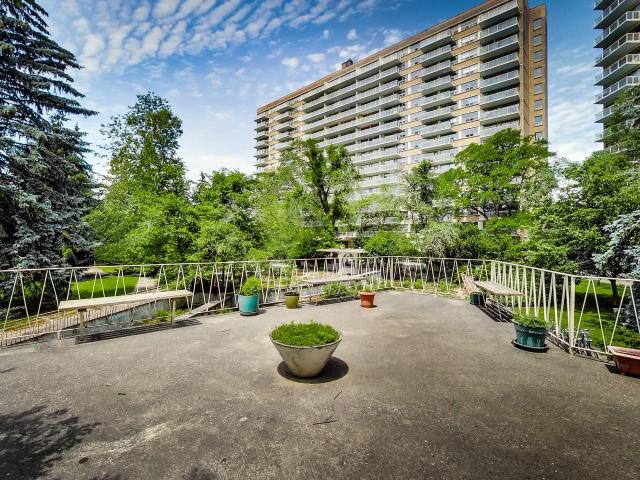 Brentwood Towers 1 Bedroom Apartment for Rent at 23 Lascelles Blvd, Toronto, ON M4V 2B9 Deer Park