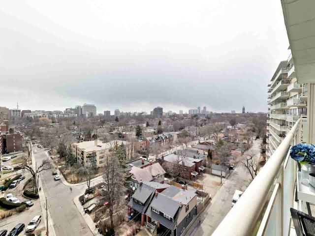 Brentwood Towers 2 Bedroom Apartment for Rent at 23 Lascelles Blvd, Toronto, ON M4V 2B9 Deer Park