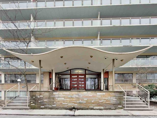 Brentwood Towers 2 Bedroom Apartment for Rent at 23 Lascelles Blvd, Toronto, ON M4V 2B9 Deer Park