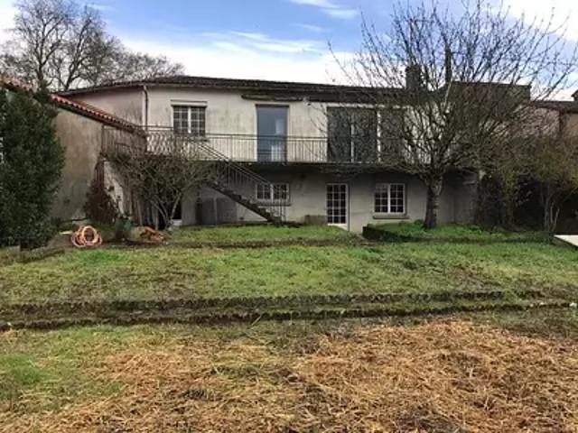 Bressuire 79300 Achat / Vente maison 6 pièces t6 au dernier étage