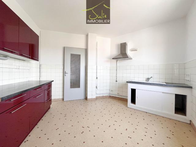 BRESSUIRE Centre IDEAL placement locatif ! Appartement T2 avec cave