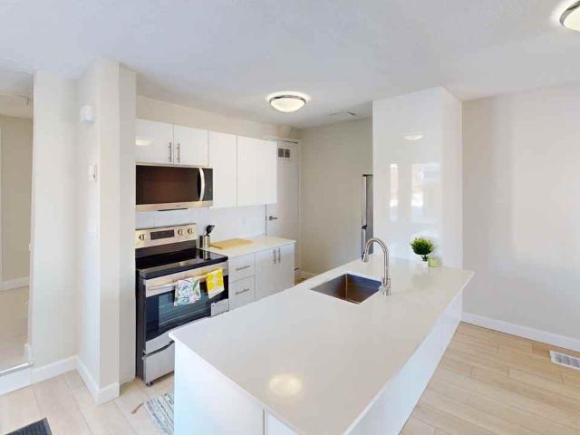 Britannia Beach 2 Bedroom Apartment for Rent at 2780 Rowatt St, Ottawa, ON K2B 6P1 Britannia