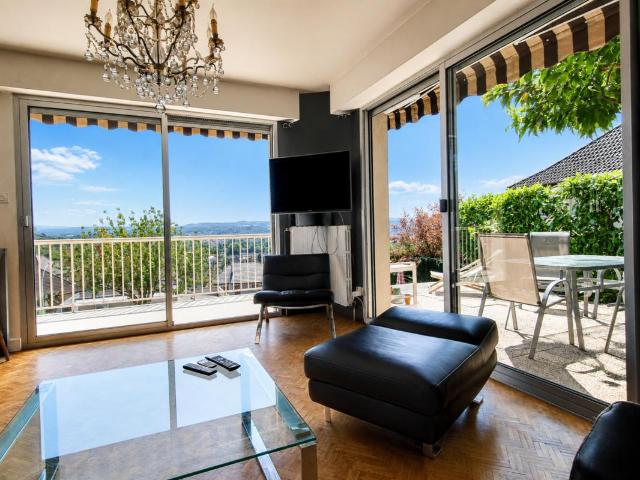 BRIVE LA GAILLARDE Maison avec JOLIE VUE DEGAGEE et PISCINE