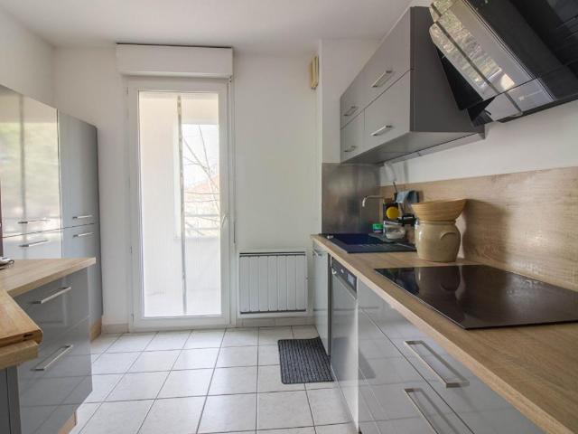 Brive Ouest A LOUER APT T2 de 51.20m2 avec TERRASSE de 9.85m² et PARKING dans résidence avec PISCINE