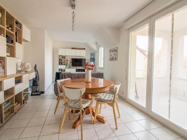 Brive Ouest A LOUER APT T2 de 51.20m2 avec TERRASSE de 9.85m² et PARKING dans résidence avec PISCINE
