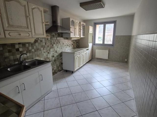Brives Charensac, appartement T2 bis au 1er étage