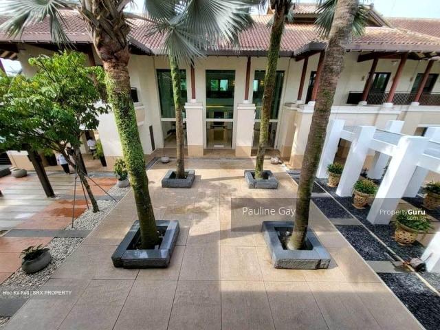 Brizay Park D10, Detached