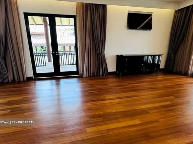 Brizay Park D10, Detached