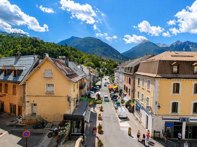 Briançon Centre Charmant T3 de 67 m² avec cave