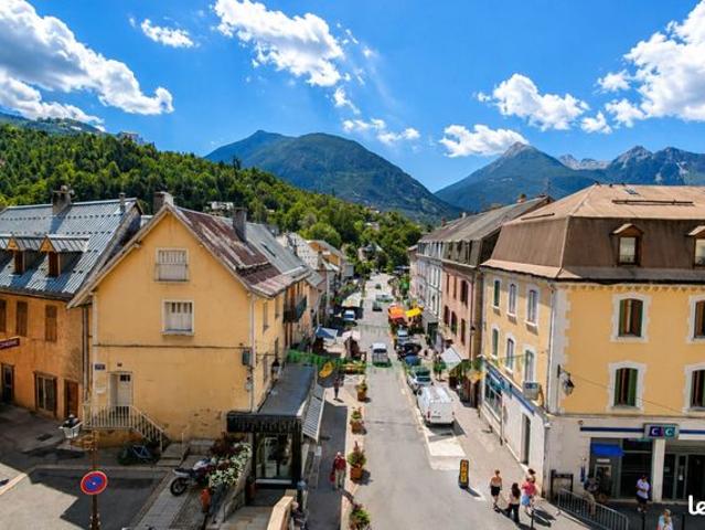 Briançon Centre Charmant T3 de 67 m² avec cave
