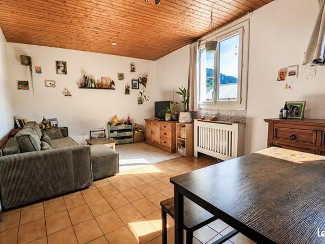 BRIANÇON – Joli T2 traversant de 51,79 m2 + Cave