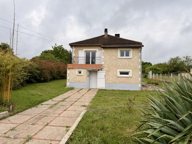 BRIARE Maison élevée sur sous sol + jardin