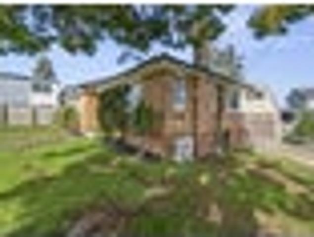Brick & Tile Beauty + Detached Garage & Loft!