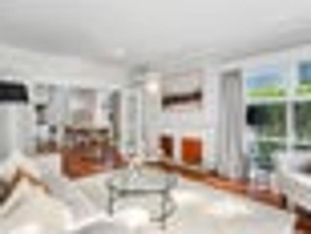 Brick & Tile Single level Living