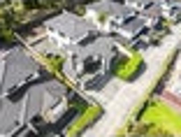 Brick & Weatherboard | 5 Bedrooms | 3 Ensuites