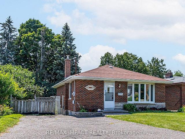 Brick Bungalow 2+1bds Located In North east Oshawa
