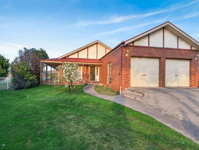 Brick Family Home in a Quiet Court Walk to Mansfield's Main Street