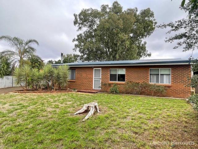 Brick Home, Modern Touches, Large Block!