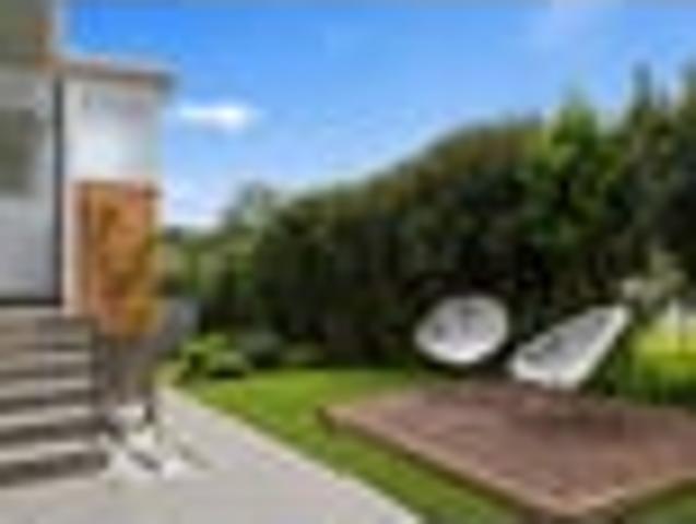 BRICK, SINGLE LEVEL & MOVE IN READY!