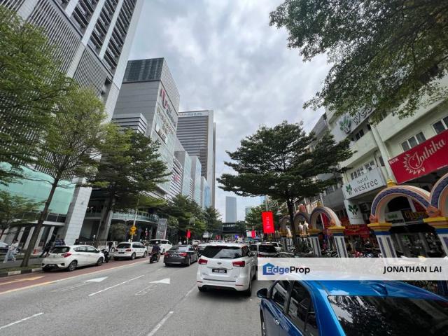 4.5 STOREY FACING MAIN ROAD AND NU SENTRAL
