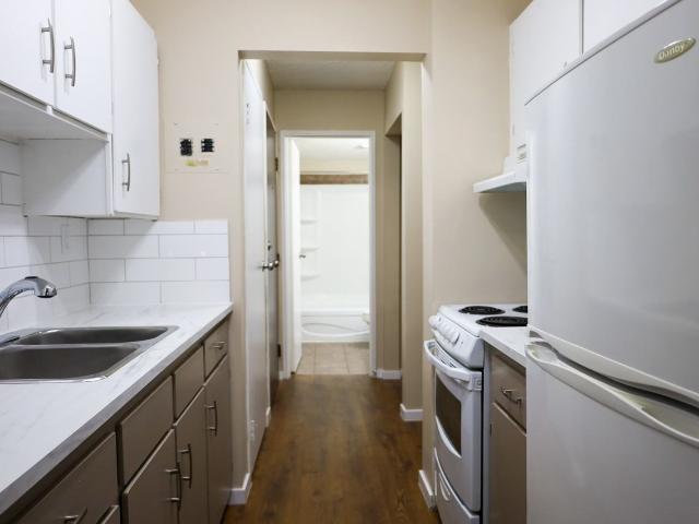 Bridgeland Hillside Apartments 2 Bedroom Apartment for Rent at 423 1 Ave Ne, Calgary, AB T2E 0B3 Crescent Heights