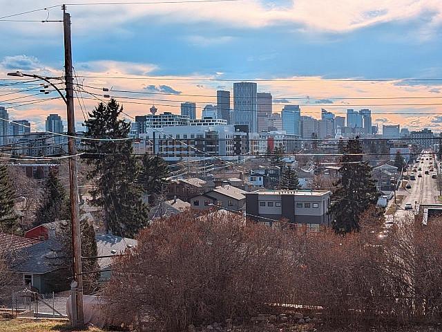 Bridgeland Walk out: 2 bedroom Suite With Stunning Downtown View
